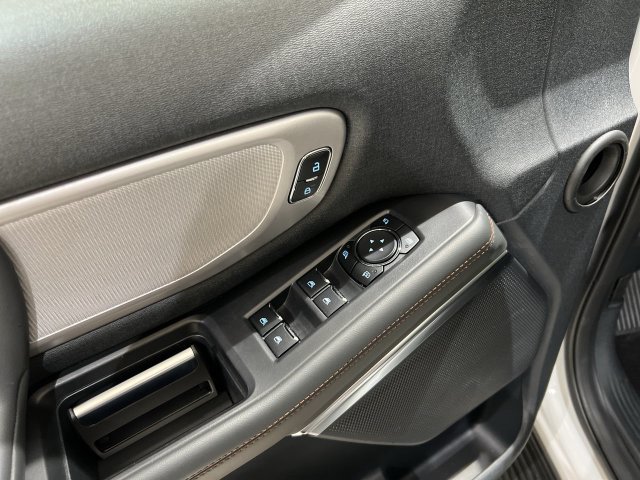 Certified 2025 Ford Expedition Active AWD/4WD image 23