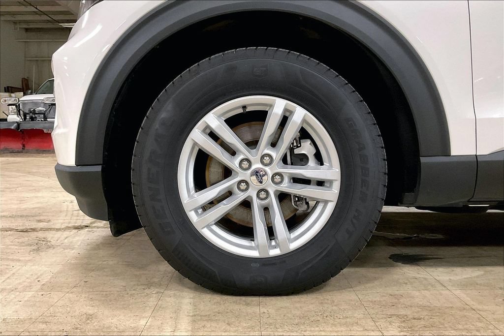 Certified 2024 Ford Explorer XLT w/ Equipment Group 202A AWD/4WD image 9