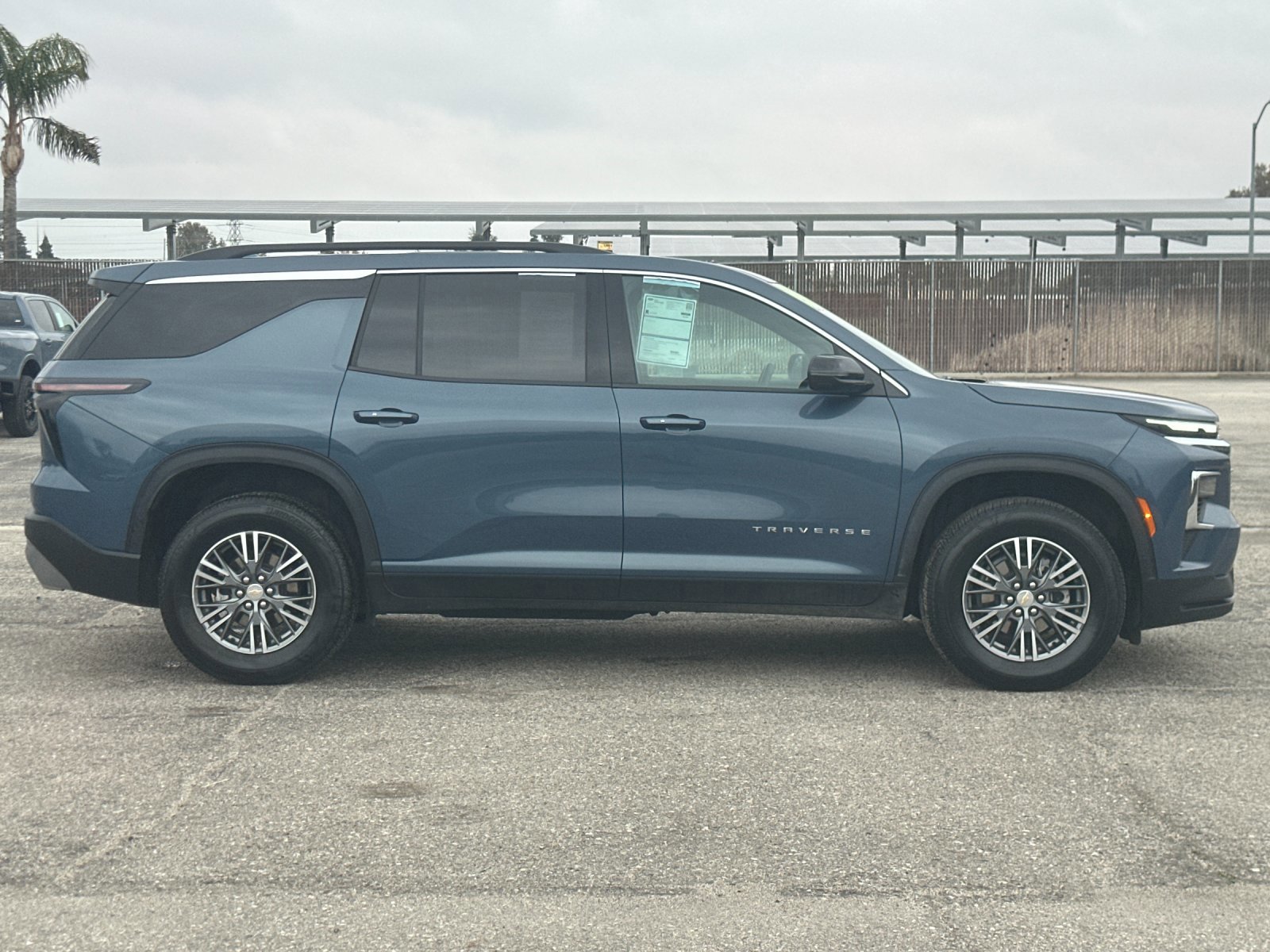 Used 2025 Chevrolet Traverse LT image 6