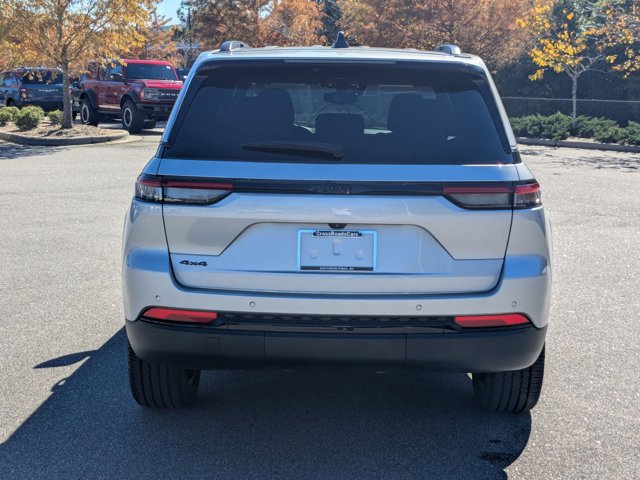 Used 2023 Jeep Grand Cherokee Altitude image 4