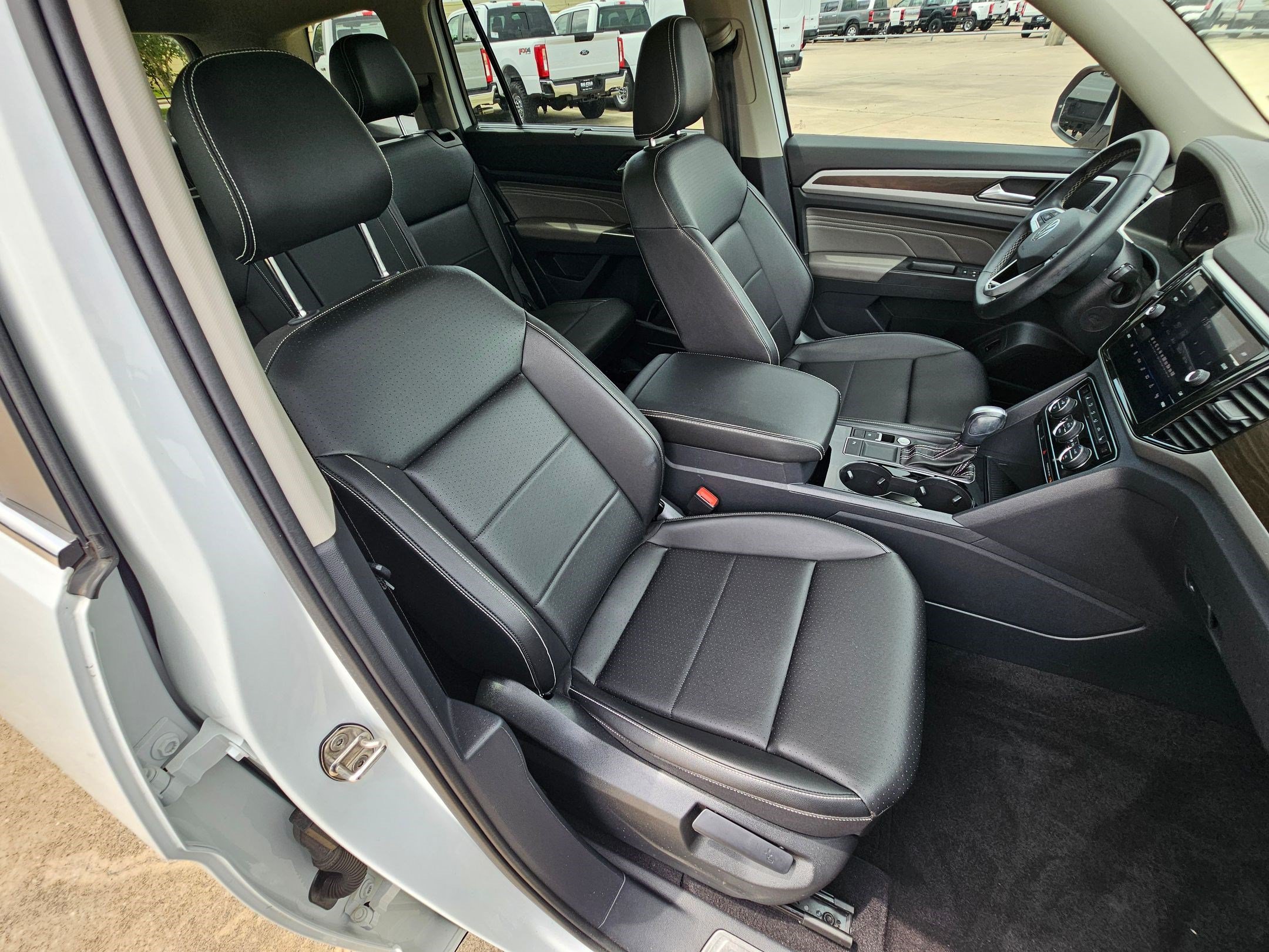 Used 2023 Volkswagen Atlas SE w/ Panoramic Sunroof Package FWD image 32