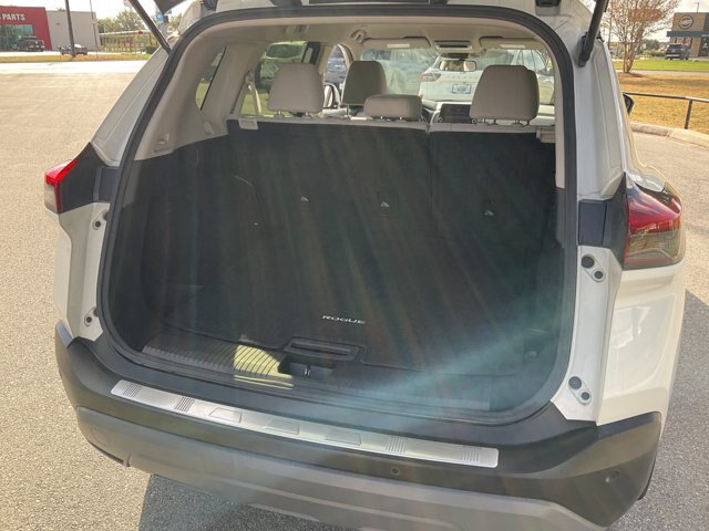 Used 2023 Nissan Rogue SV FWD image 16