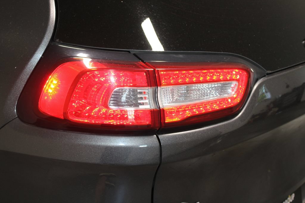 Used 2018 Jeep Cherokee Latitude Plus FWD image 49