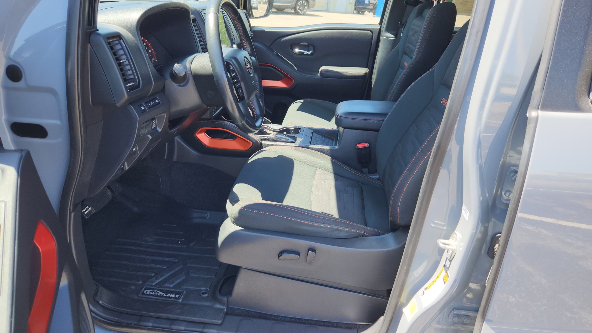 Used 2023 Nissan Frontier PRO-4X w/ Pro Convenience Package AWD/4WD image 18