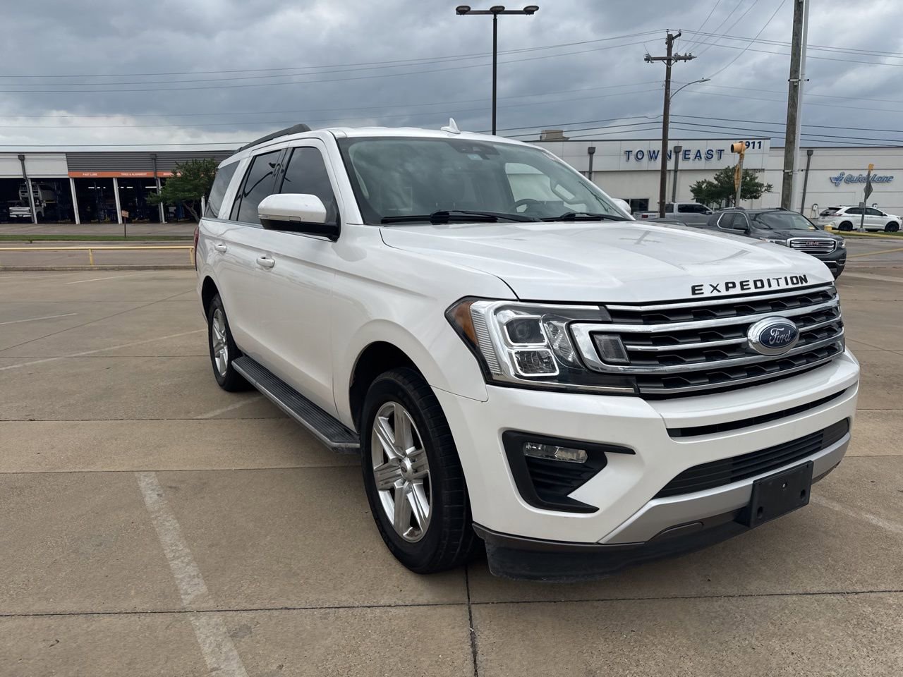 Certified 2018 Ford Expedition XLT w/ Equipment Group 202A image 3