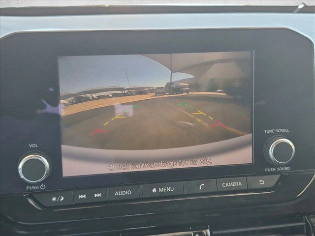 Used 2022 Nissan Pathfinder SV AWD/4WD image 12