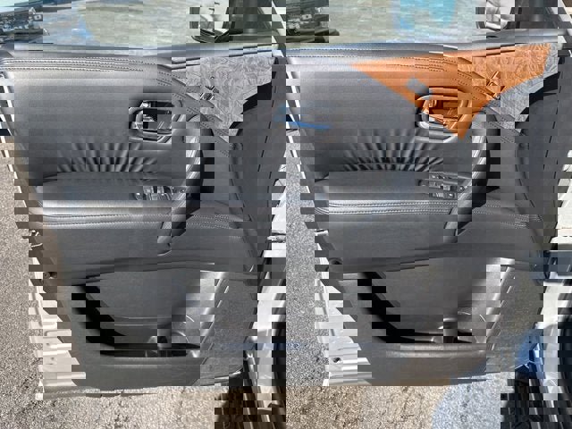 Used 2024 Nissan Armada SL image 12