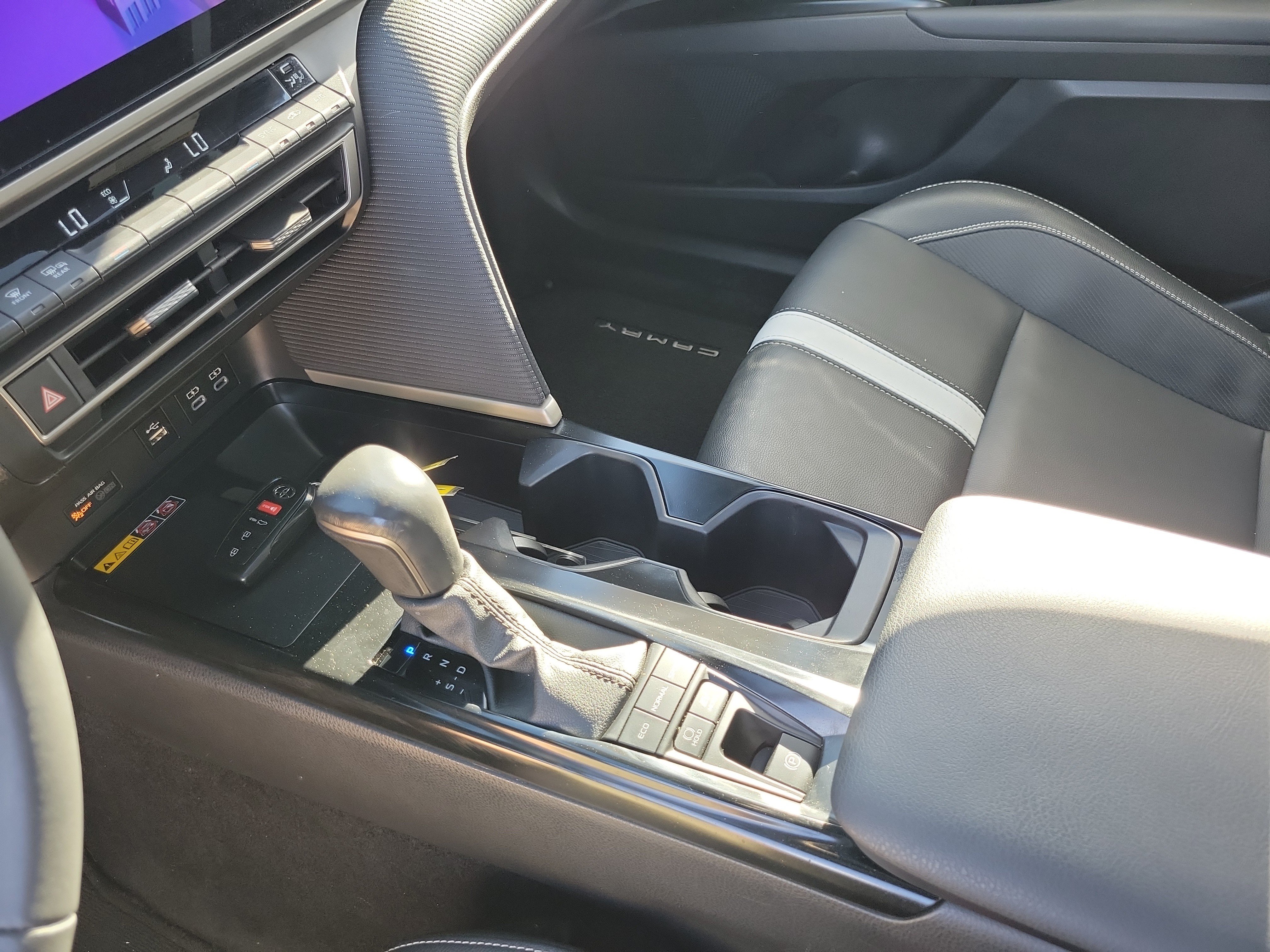Used 2025 Toyota Camry SE FWD image 8