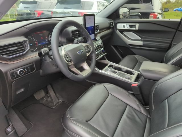 Certified 2023 Ford Explorer Limited w/ Limited Technology Package AWD/4WD image 34