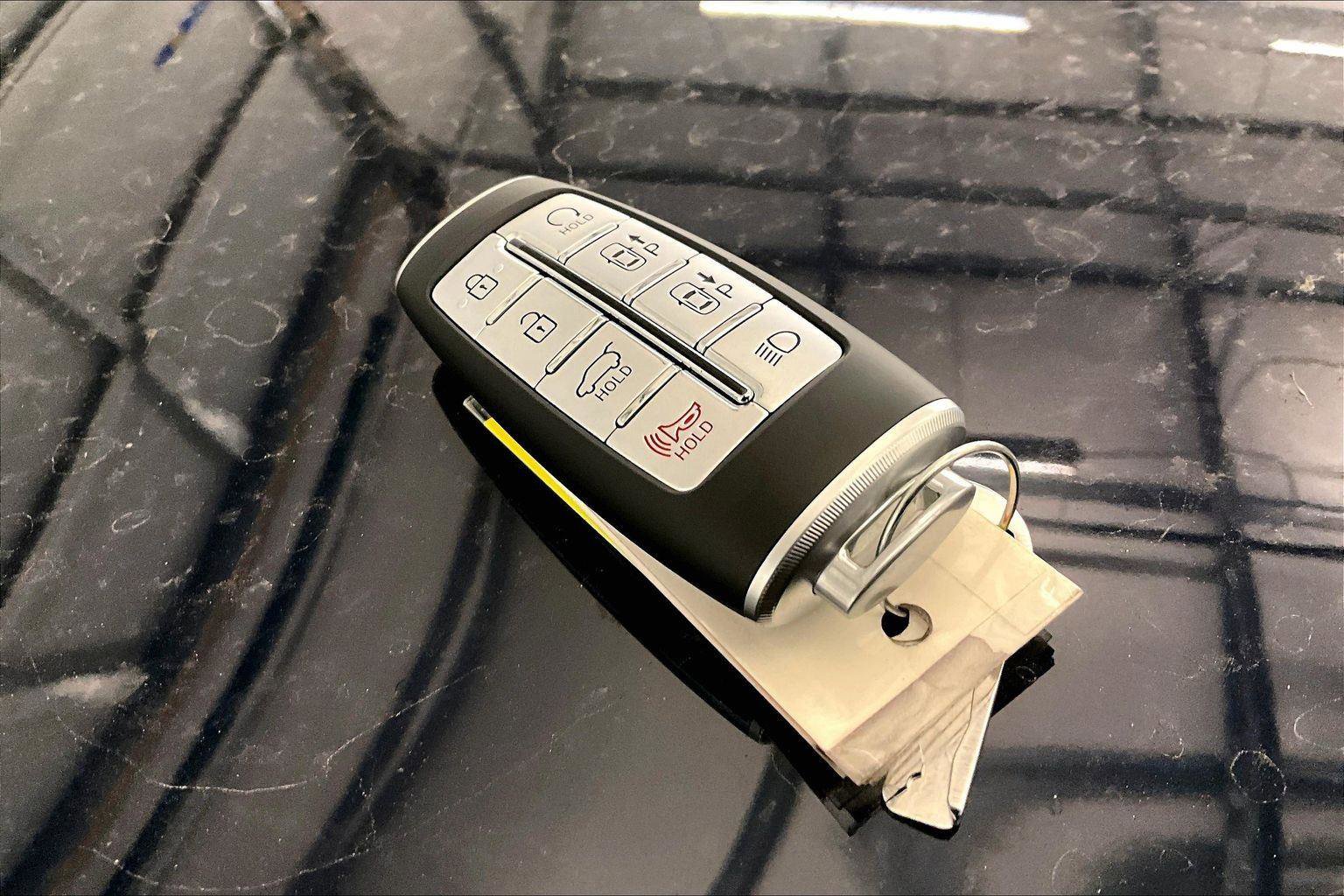 Used 2022 Genesis GV70 2.5T w/ Advanced Package image 9