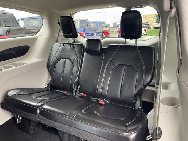 Used 2024 Chrysler Pacifica Touring-L FWD image 21