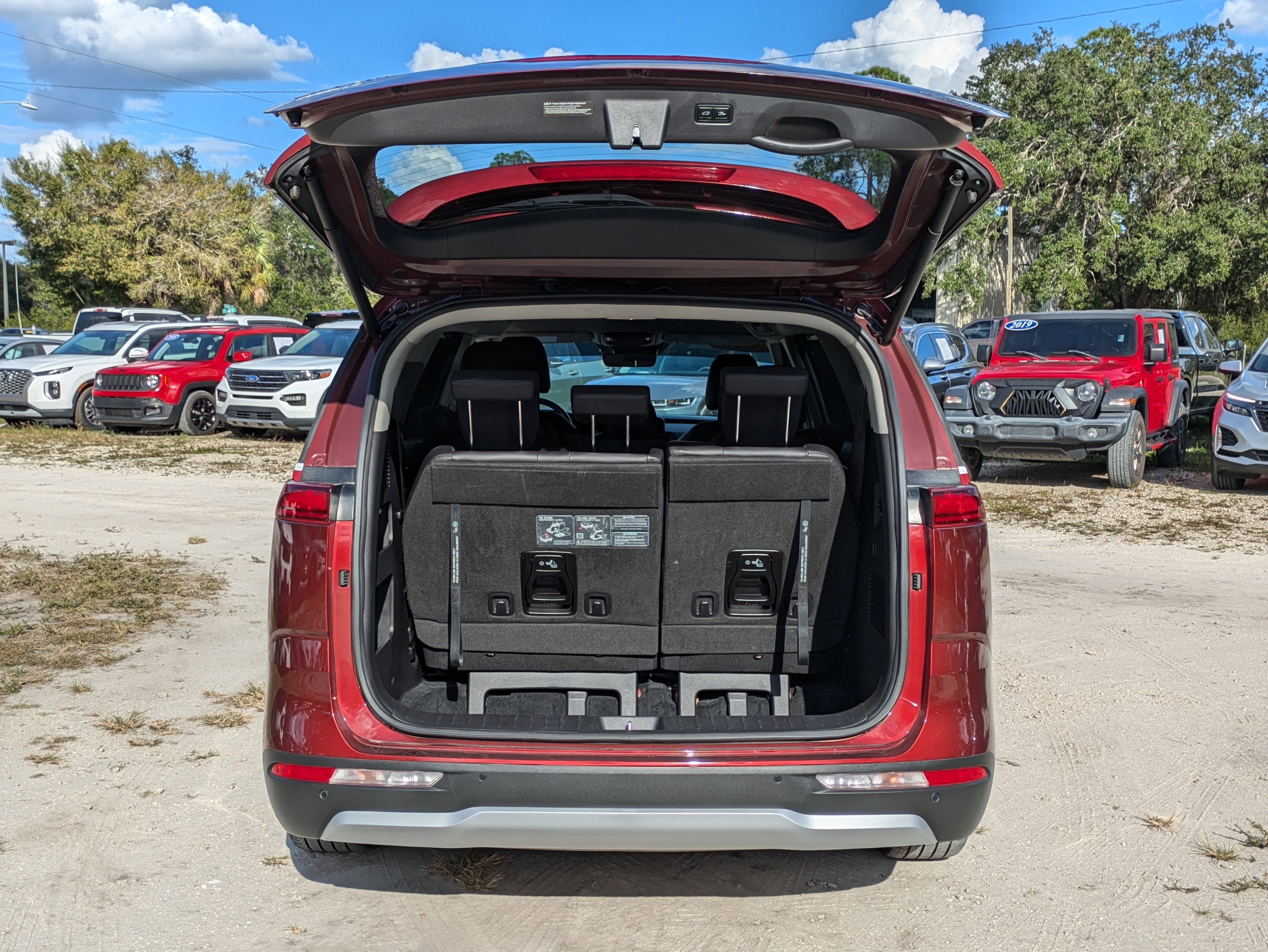 Used 2024 Kia Carnival EX image 13