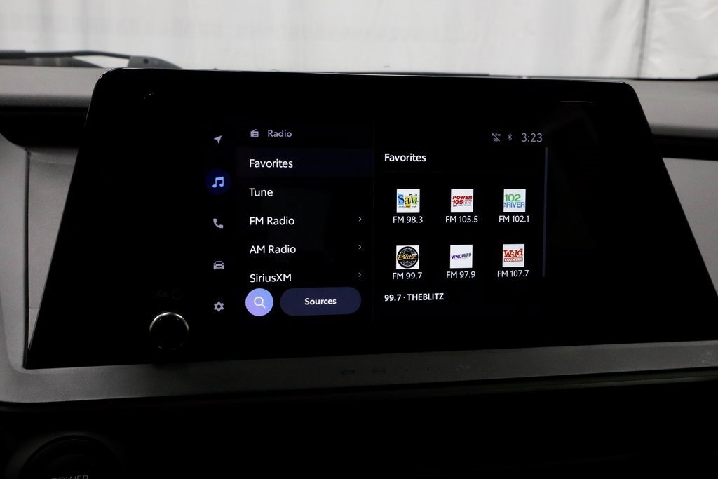 Used 2023 Toyota Prius LE image 3