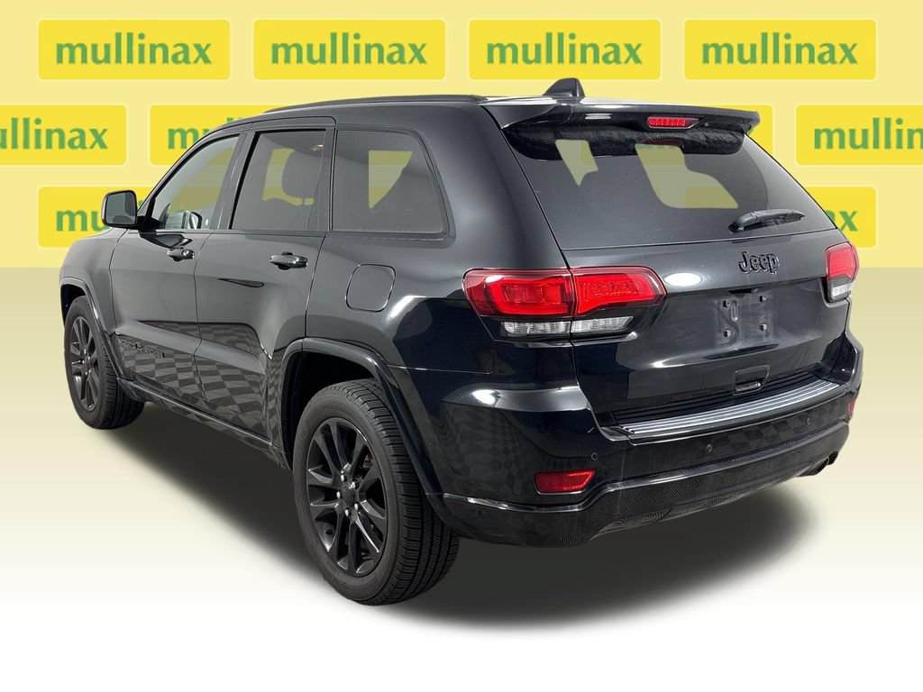 Used 2018 Jeep Grand Cherokee Altitude RWD image 9