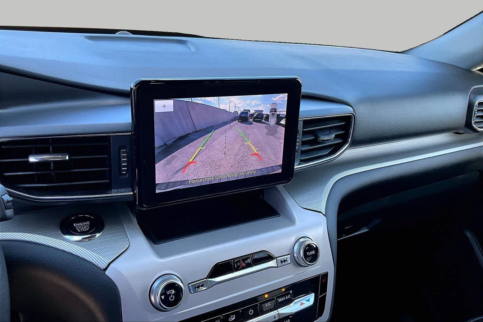 Certified 2024 Ford Explorer XLT RWD image 29