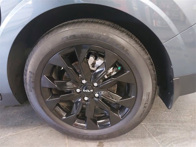 Used 2023 Kia Carnival SX image 31