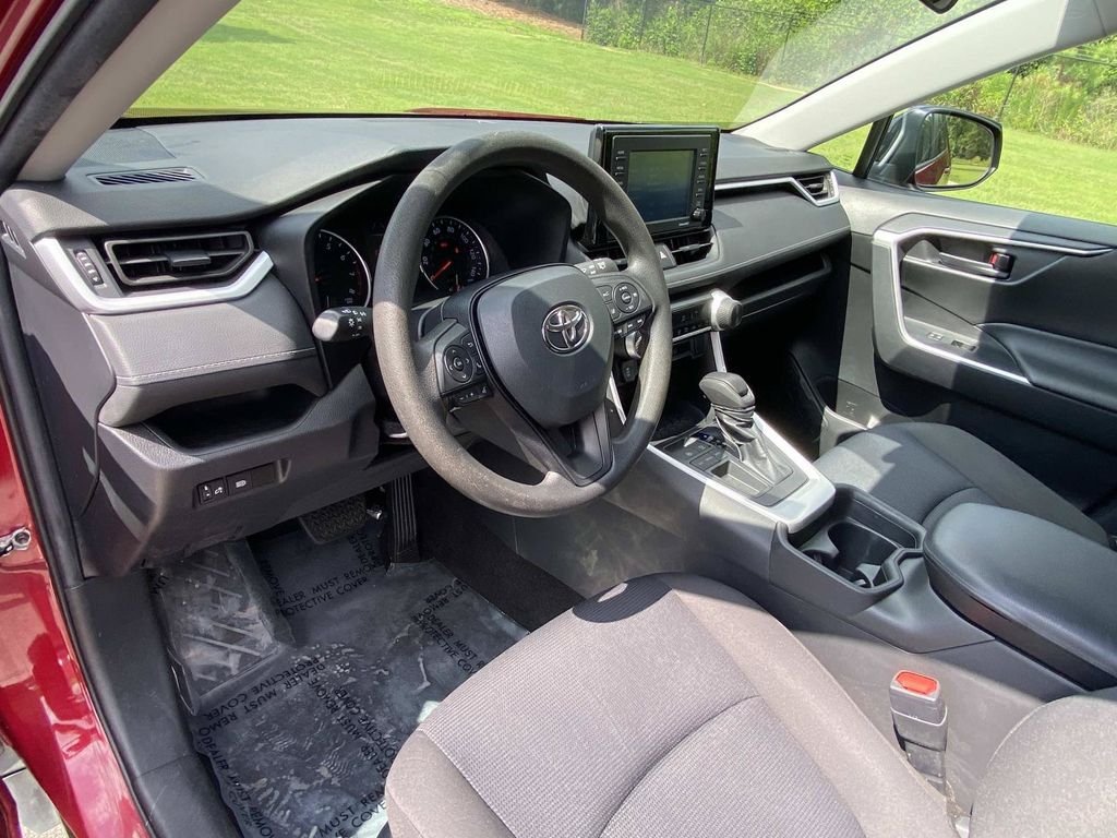 Used 2021 Toyota RAV4 LE FWD image 21