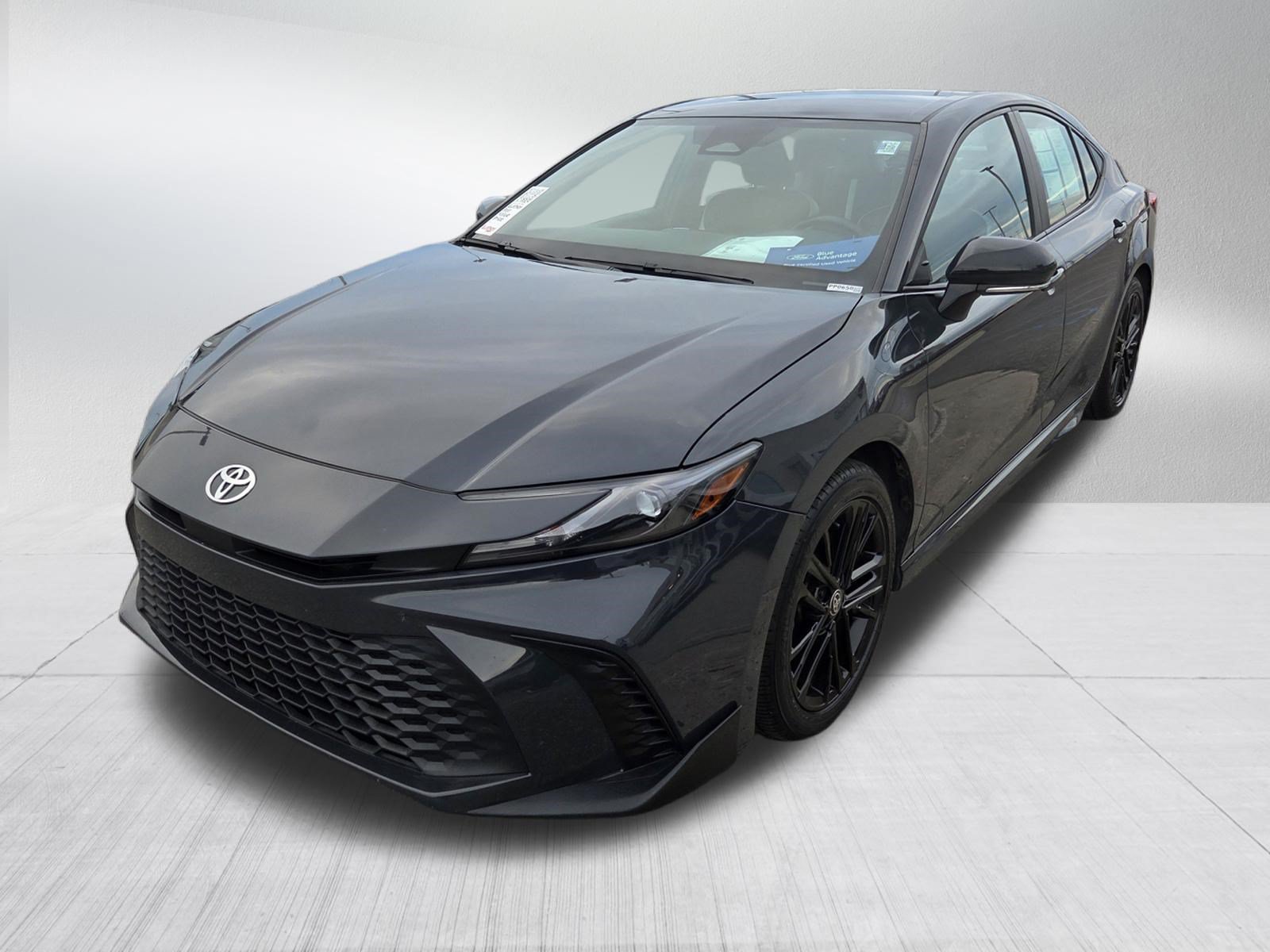 Used 2025 Toyota Camry SE FWD image 3