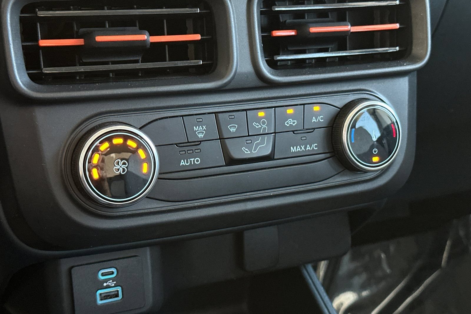 Certified 2023 Ford Maverick XLT FWD image 18
