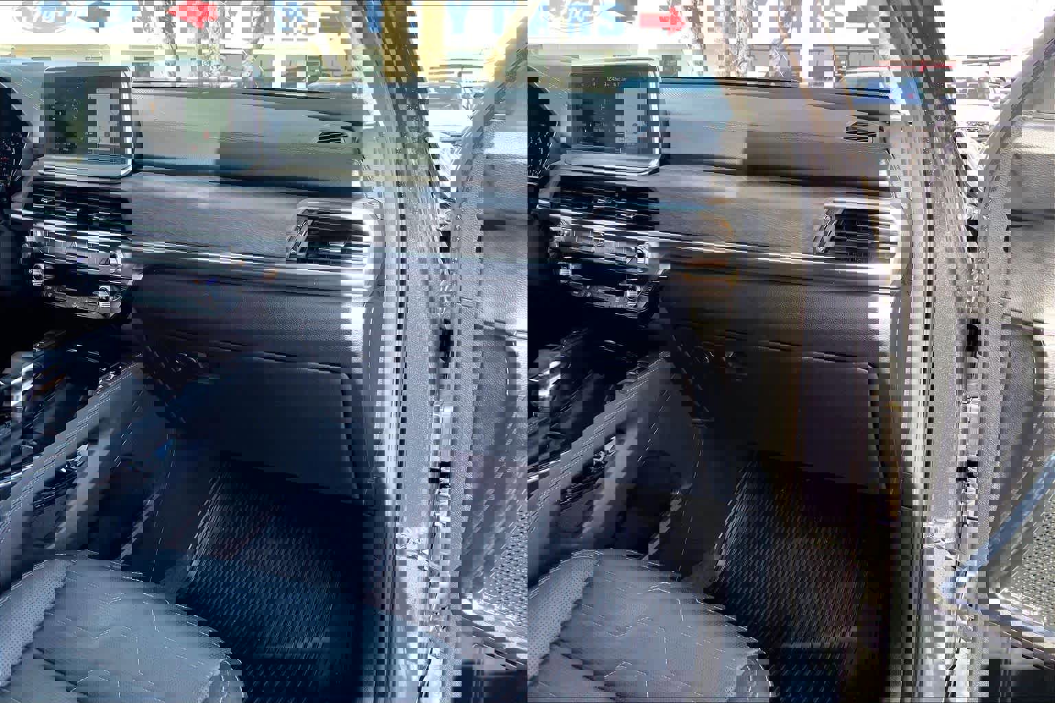 Used 2022 Kia Telluride SX w/ SX Prestige Package image 18