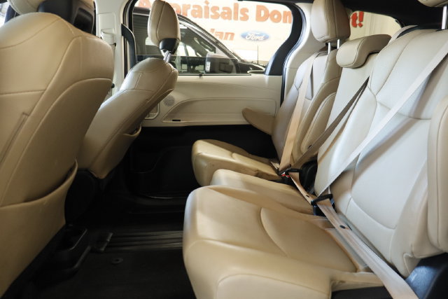Used 2021 Toyota Sienna XLE FWD image 30