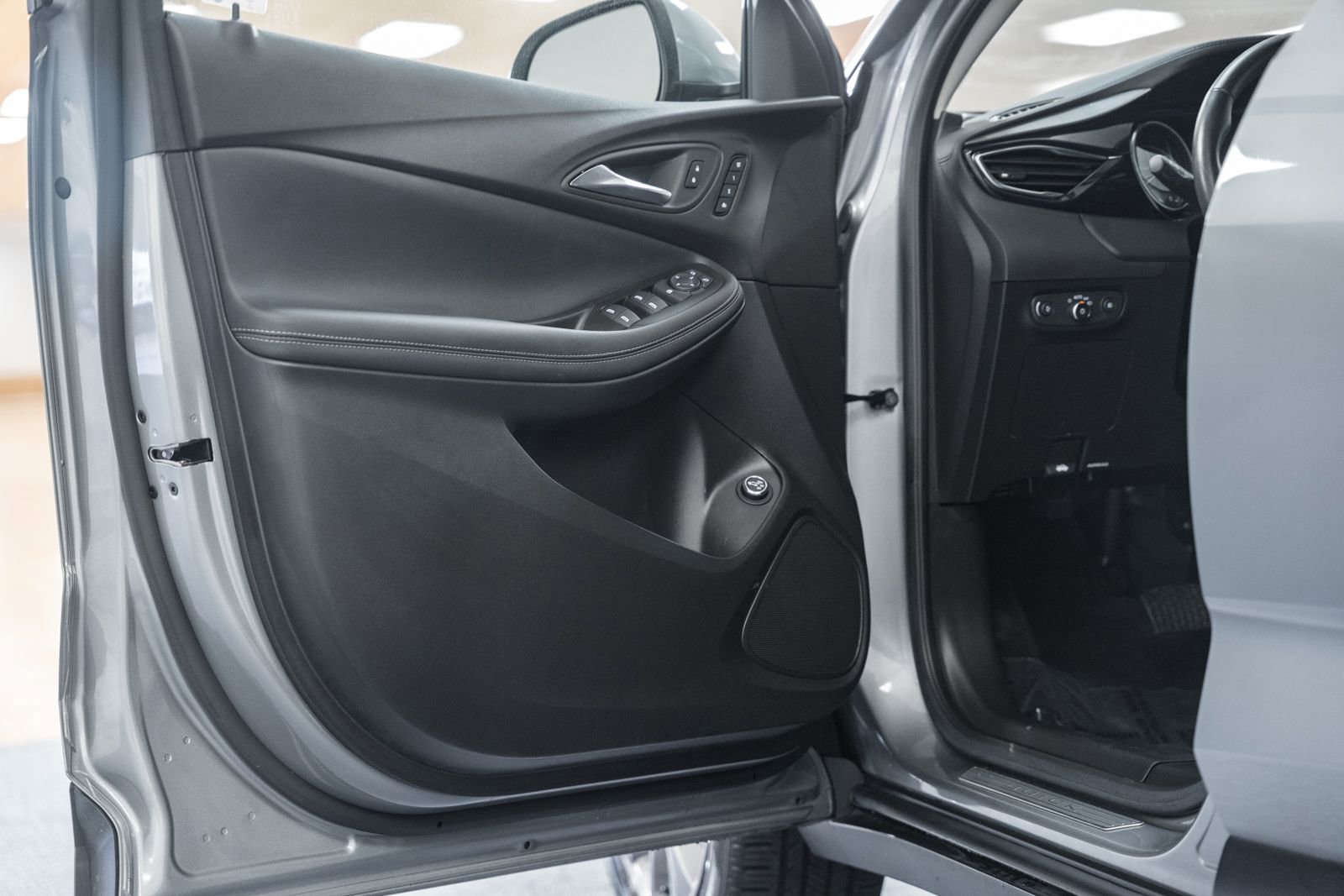 Used 2023 Buick Encore GX Essence w/ Experience Buick Package image 41