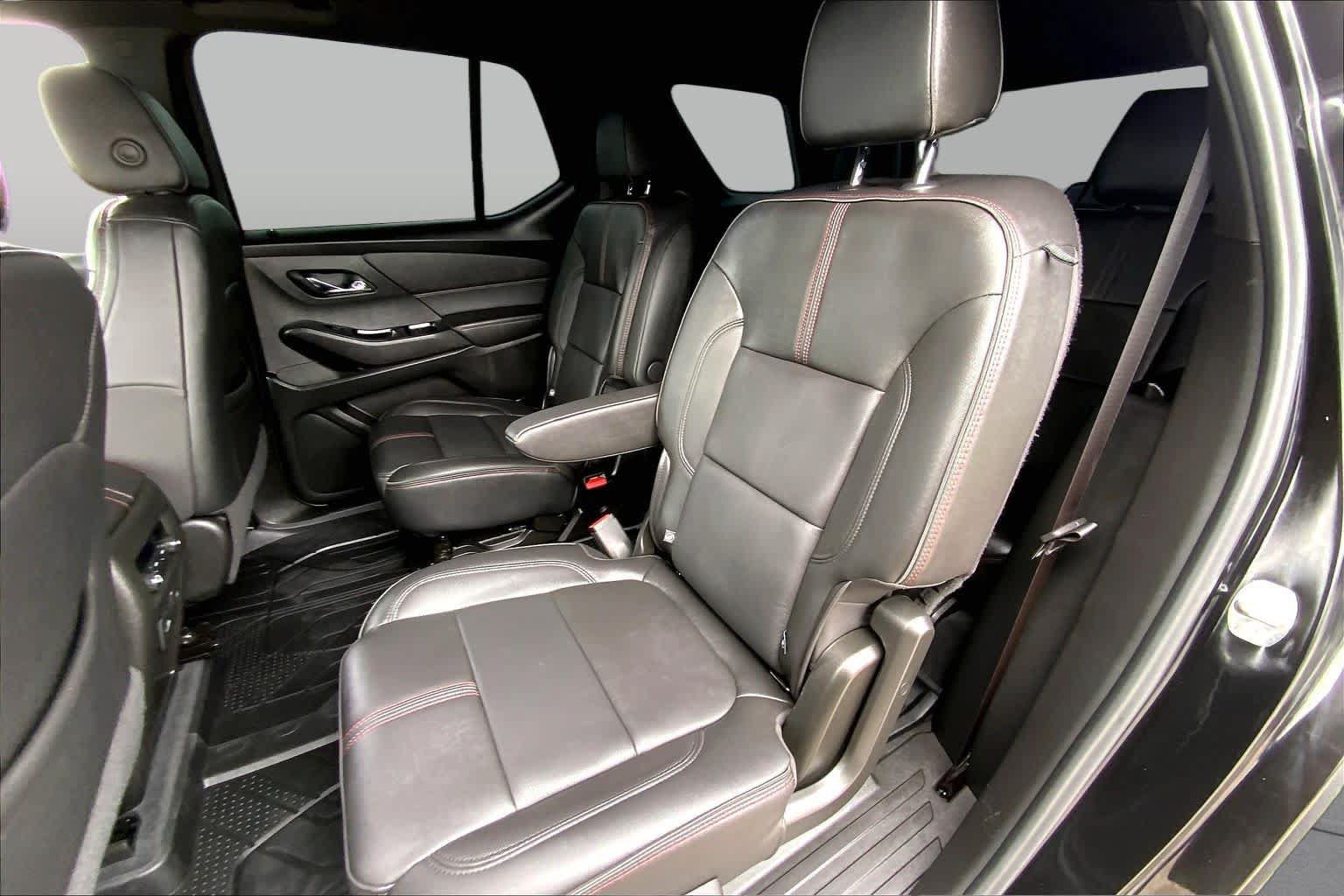Used 2023 Chevrolet Traverse RS FWD image 19