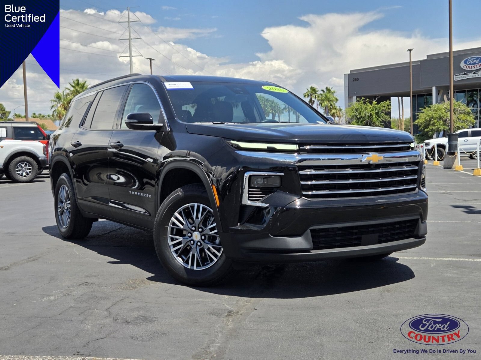 Used 2025 Chevrolet Traverse LT