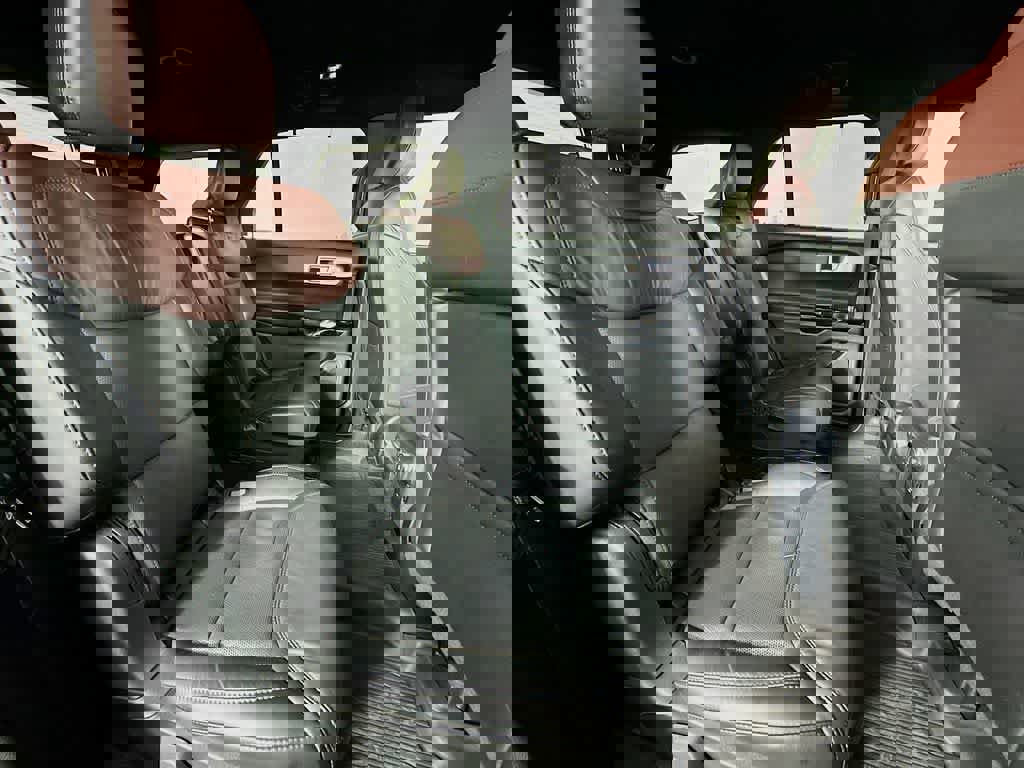 Certified 2021 Ford Explorer Platinum w/ Equipment Group 601A image 33