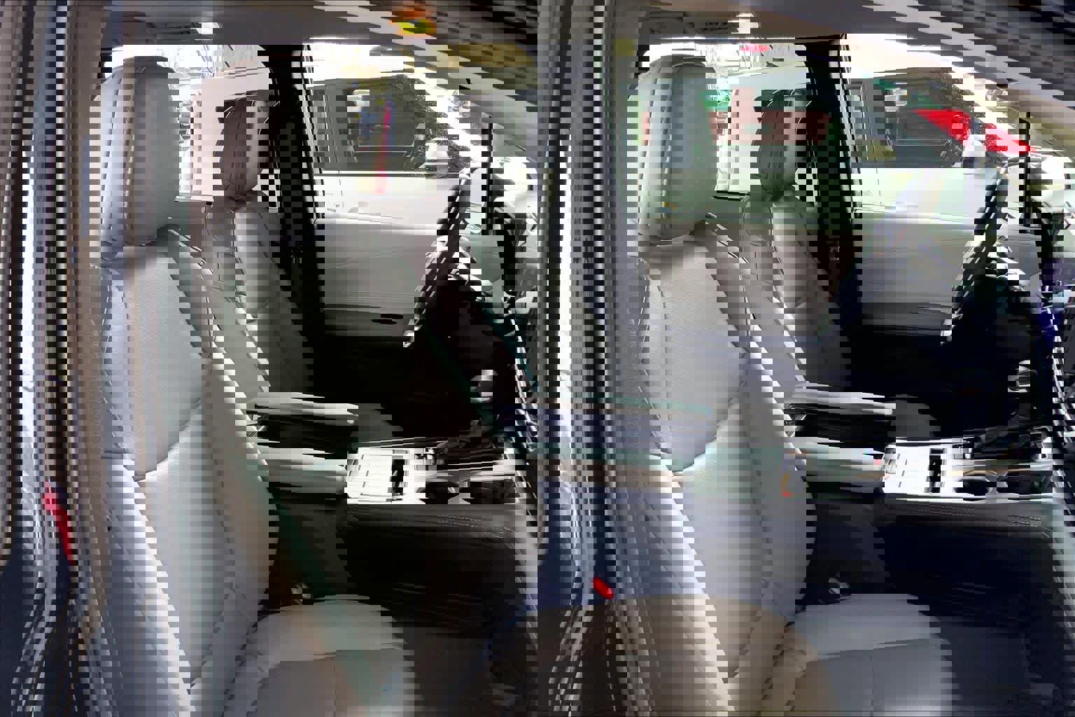 Used 2025 Toyota Sienna XLE image 11