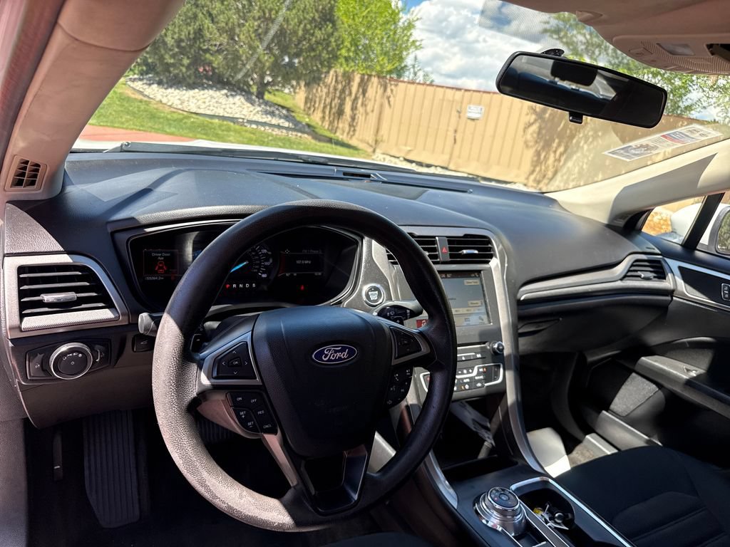 Certified 2018 Ford Fusion SE w/ Fusion SE Technology Package FWD image 15