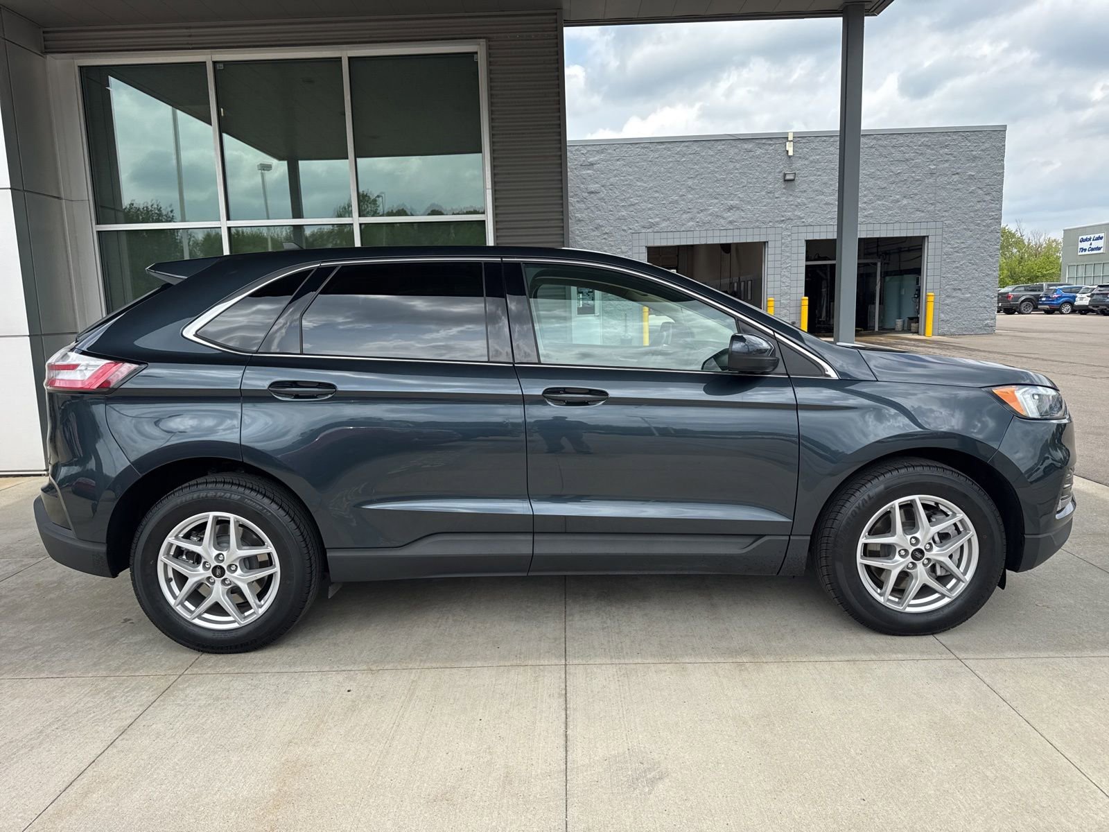 Certified 2023 Ford Edge SEL w/ Convenience Package AWD/4WD image 9