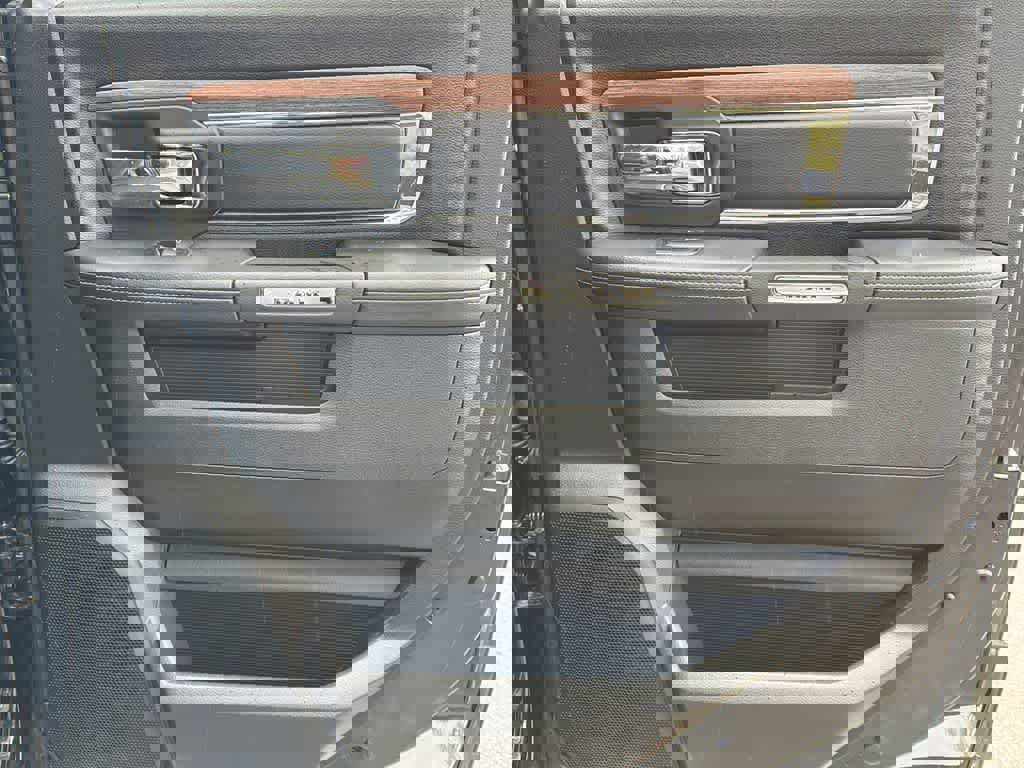 Used 2018 RAM 1500 Laramie w/ Convenience Group image 15