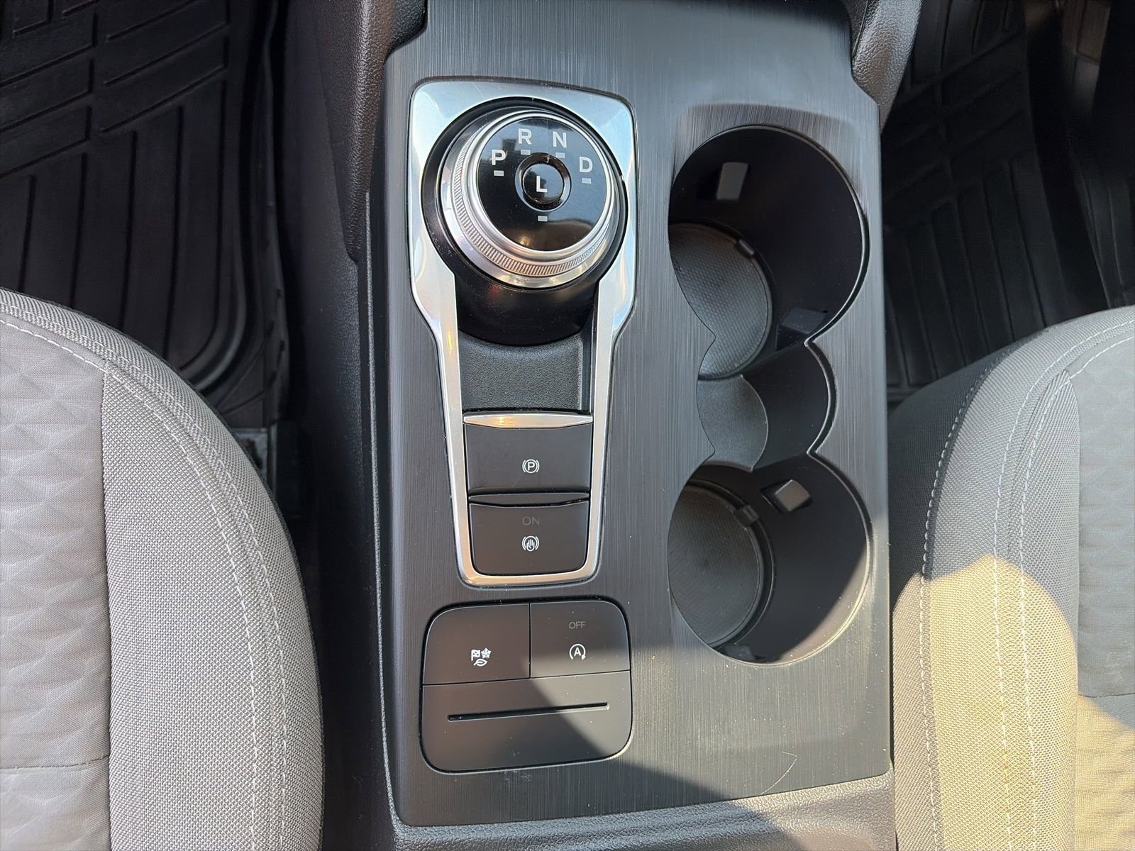 Certified 2020 Ford Escape SE image 17