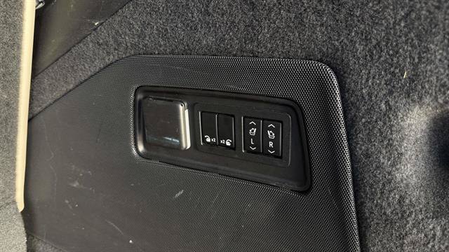 Used 2021 Cadillac Escalade Sport w/ Driver Assist Tech Package AWD/4WD image 30