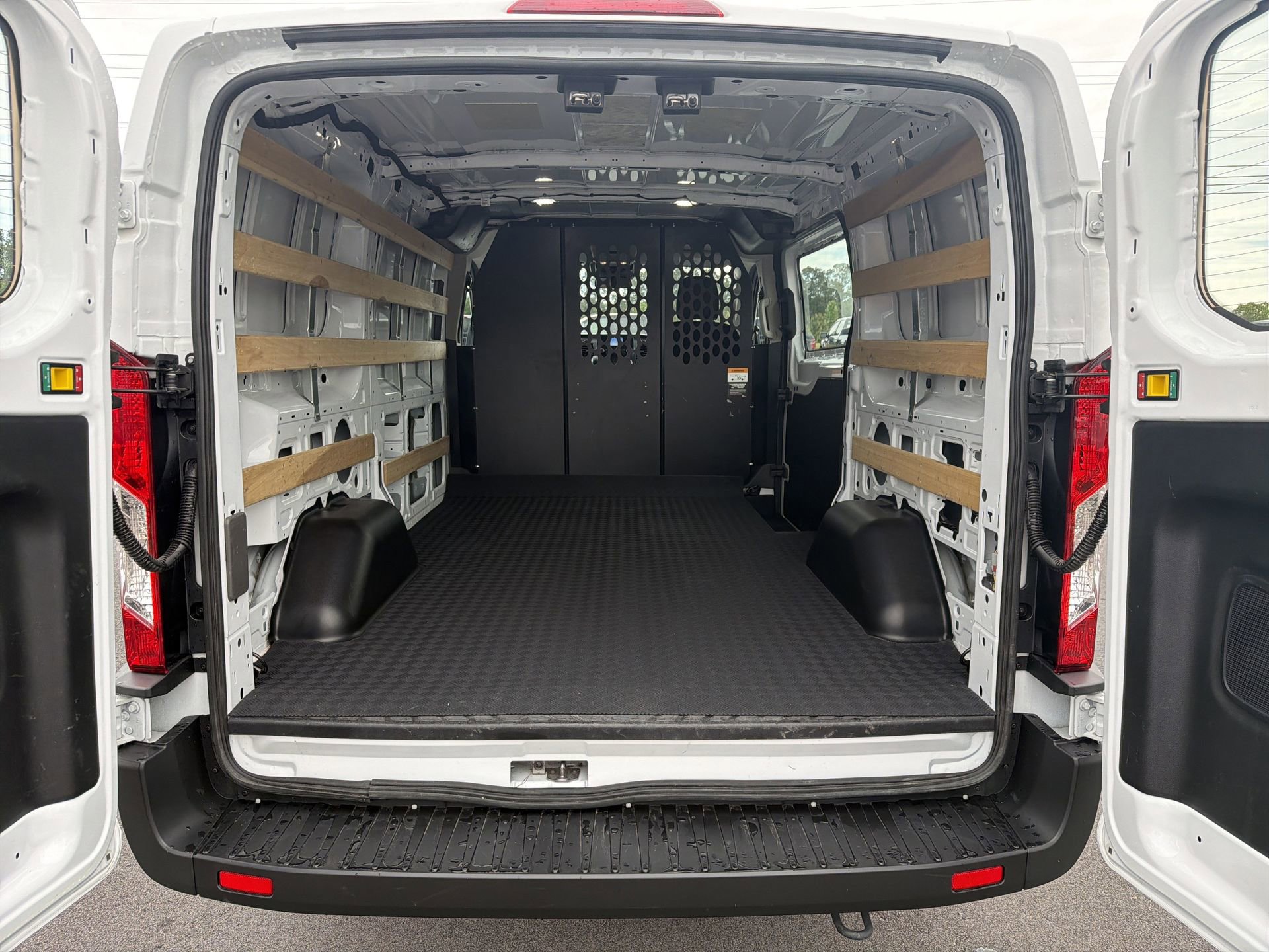 Certified 2025 Ford Transit 250 Low Roof w/ Exterior Upgrade Package RWD image 24