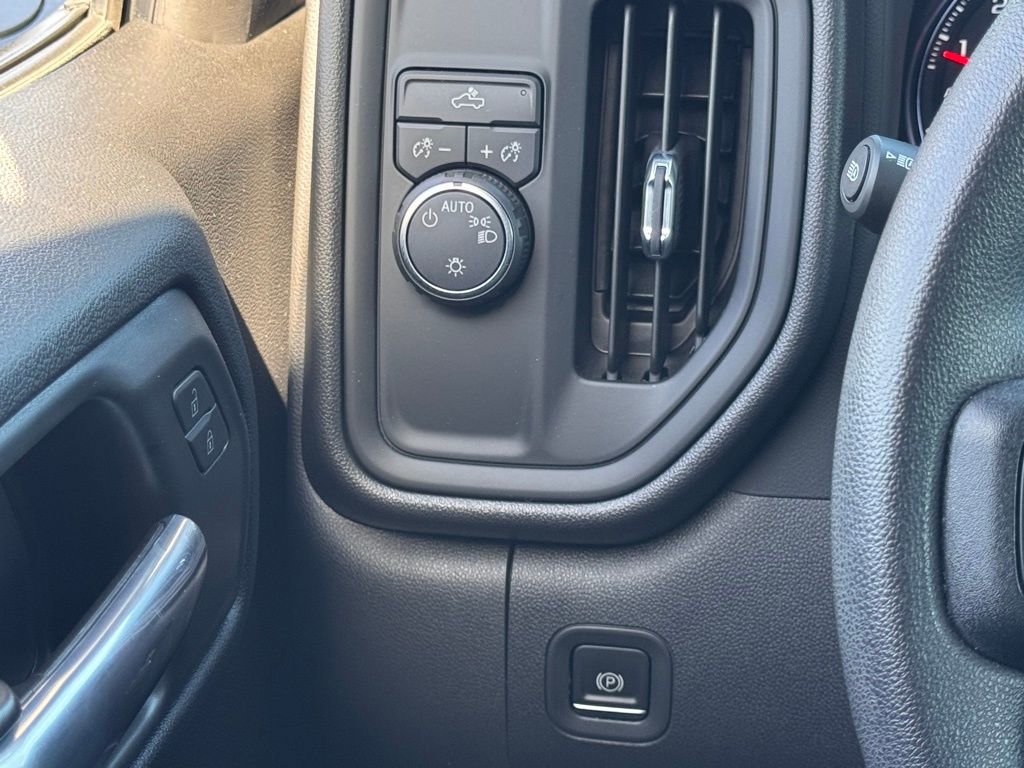 Used 2022 Chevrolet Silverado 1500 Custom image 23