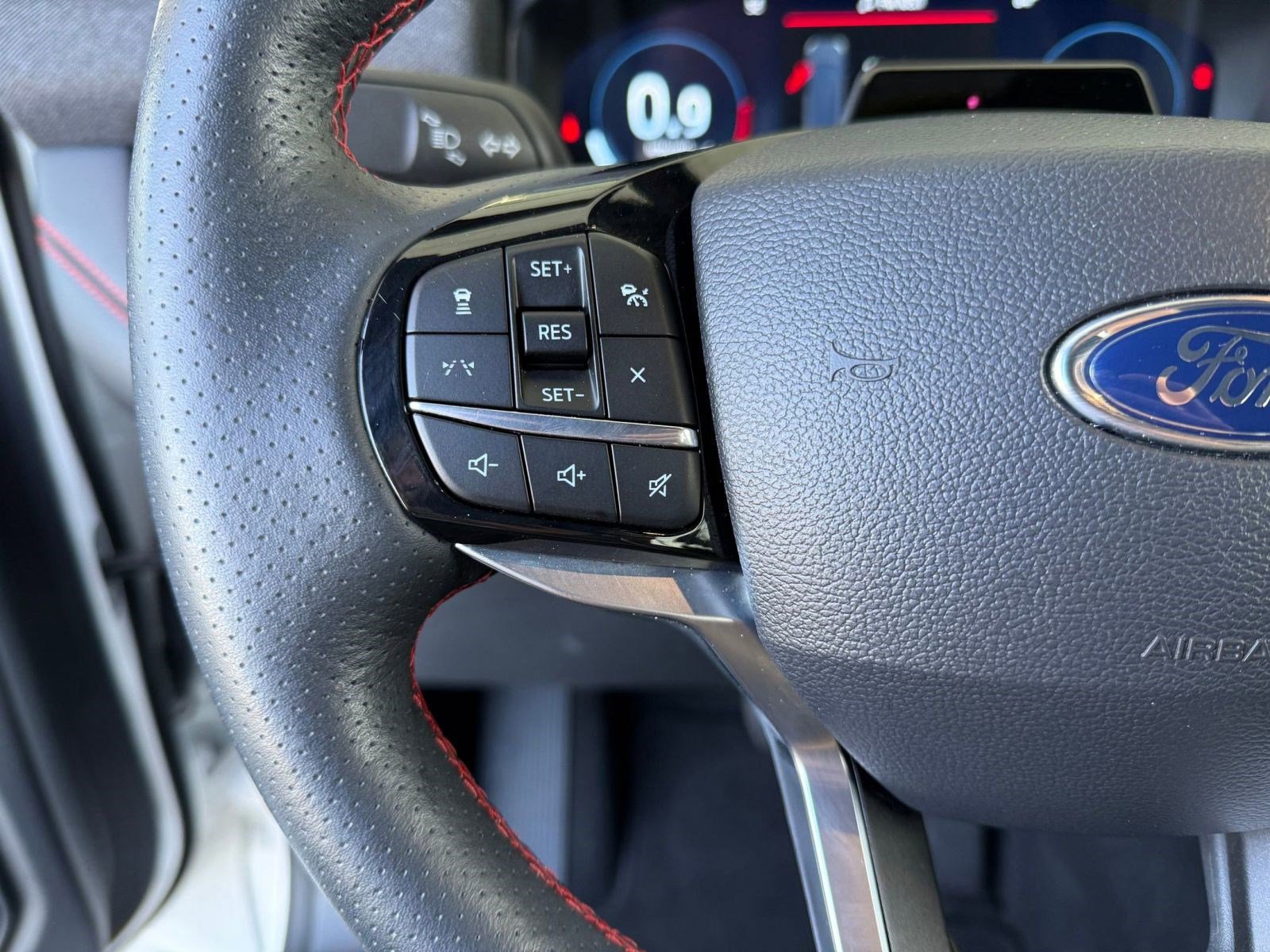 Certified 2025 Ford Explorer ST-Line w/ ST-Line Street Pack AWD/4WD image 18