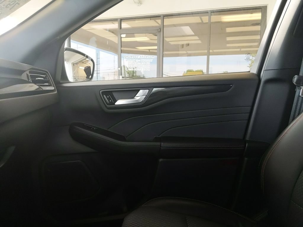 Certified 2023 Ford Escape ST-Line Elite AWD/4WD image 24