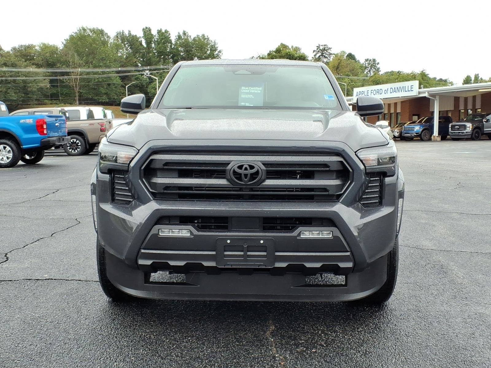 Used 2025 Toyota Tacoma SR5 AWD/4WD image 2