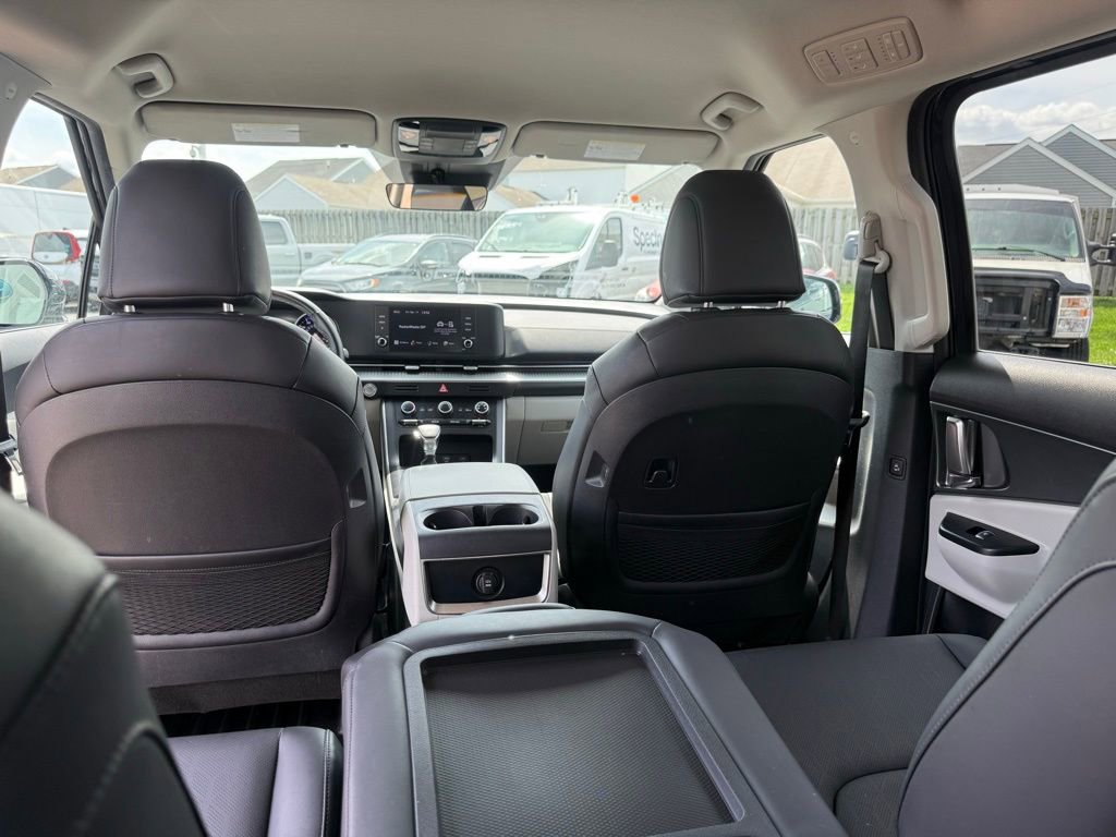 Used 2024 Kia Carnival LX FWD image 37