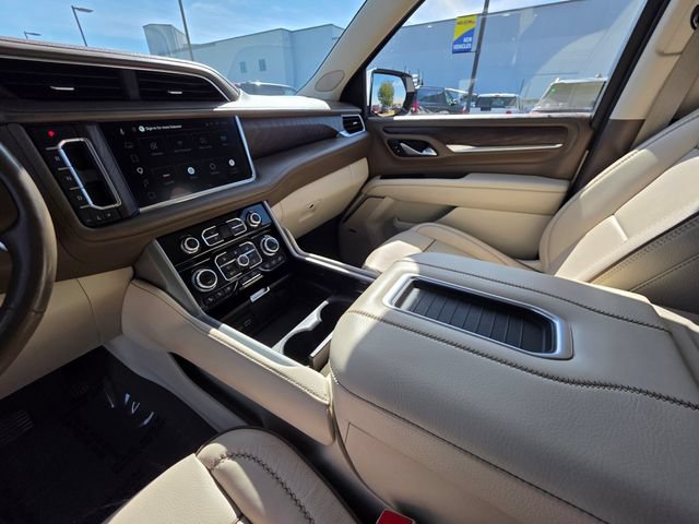 Used 2023 GMC Yukon XL Denali w/ Advanced Technology Package AWD/4WD image 25