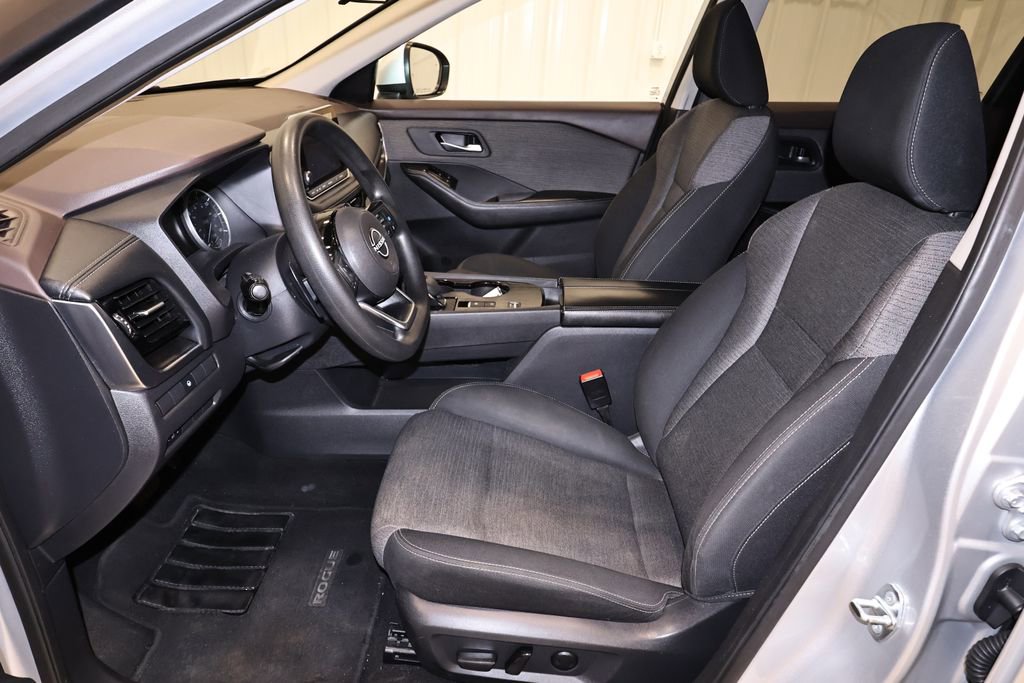 Used 2022 Nissan Rogue SV FWD image 13