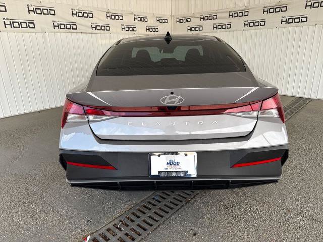 Used 2025 Hyundai Elantra SE FWD image 21