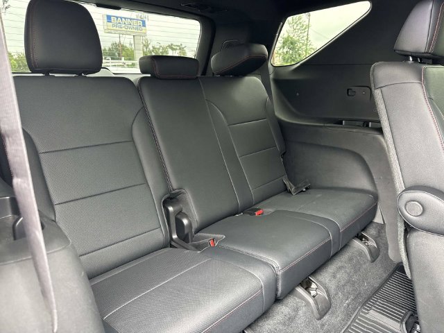 Used 2025 Chevrolet Traverse Z71 w/ Enhanced Driving Package AWD/4WD image 12