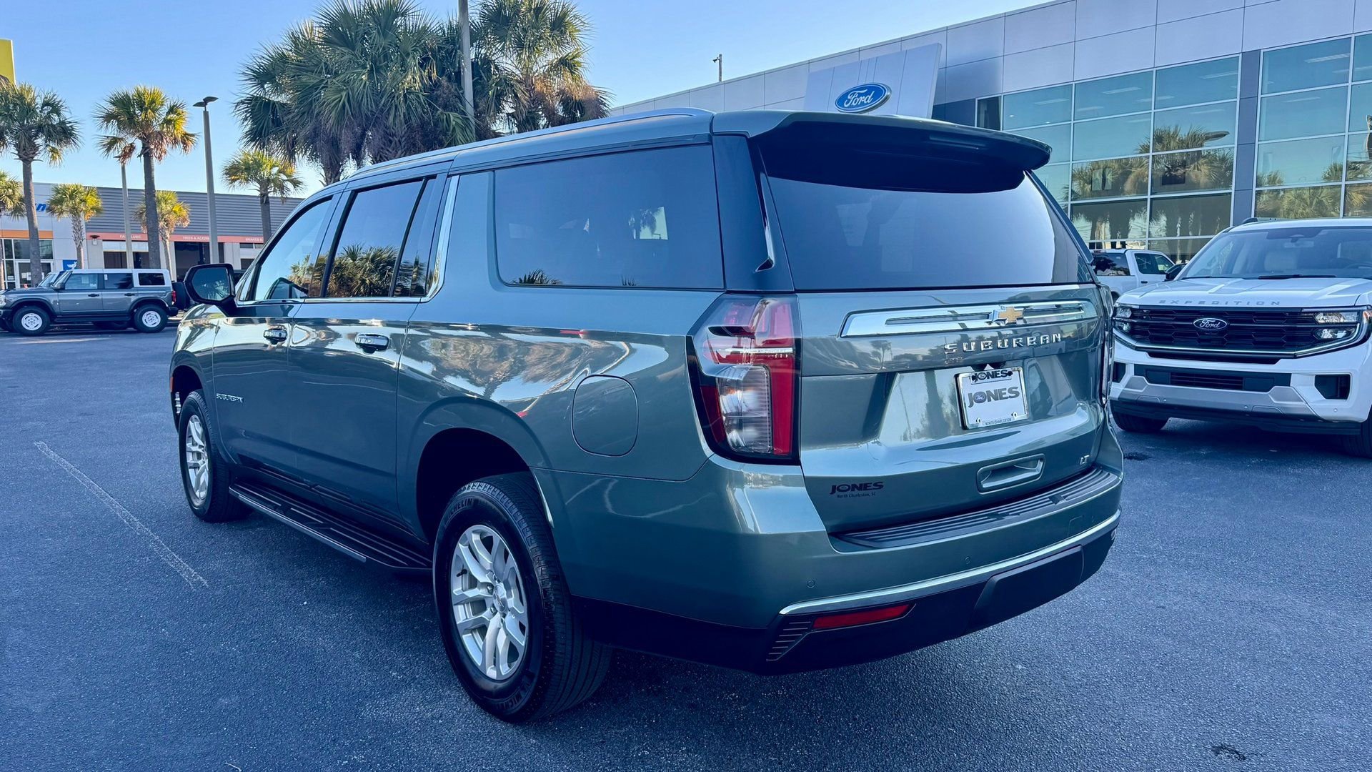 Used 2024 Chevrolet Suburban LT image 12