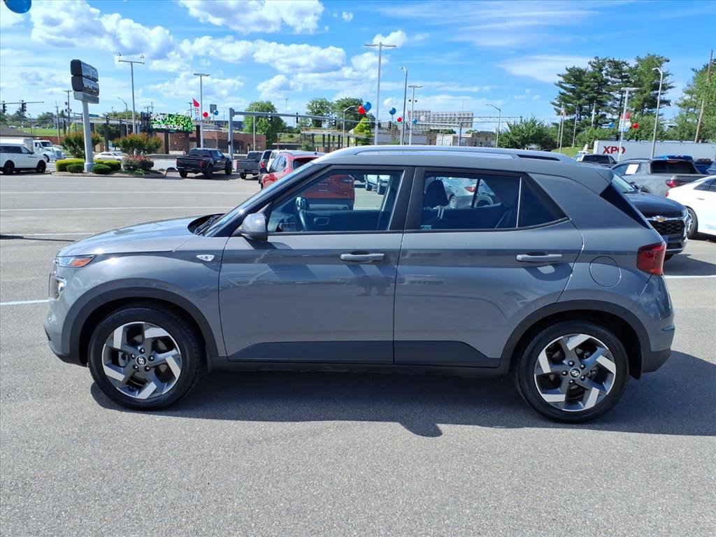 Used 2022 Hyundai Venue SEL FWD video 2