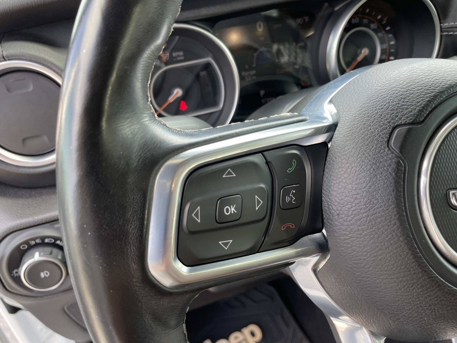 Used 2020 Jeep Wrangler Unlimited Sahara AWD/4WD image 17