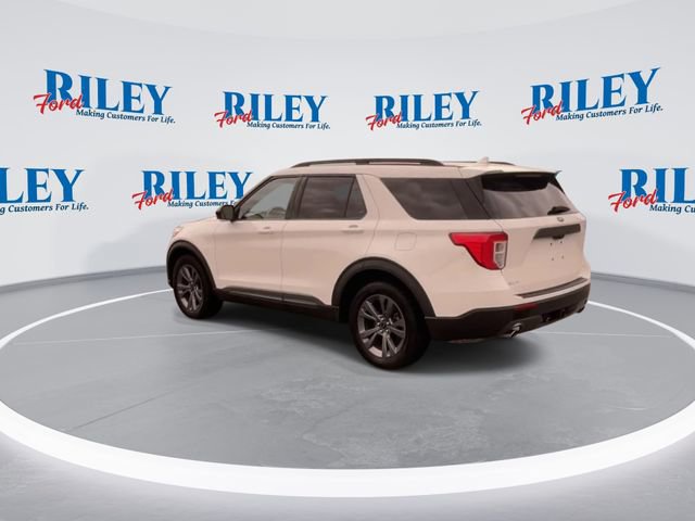 Certified 2022 Ford Explorer XLT w/ Equipment Group 202A AWD/4WD image 9