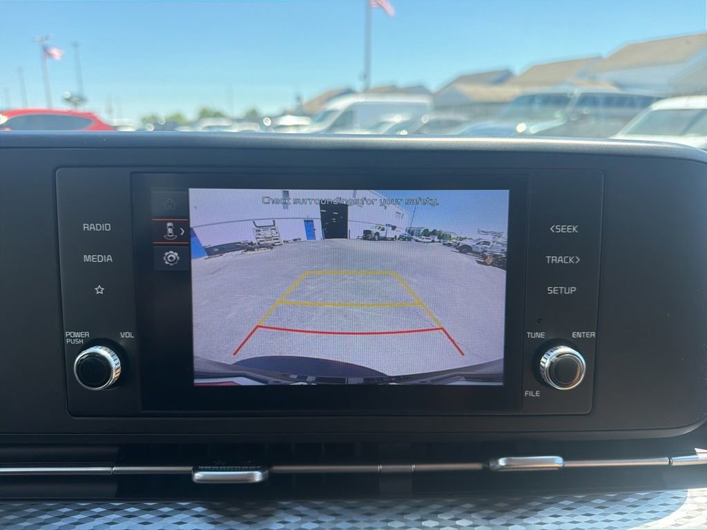 Used 2024 Kia Carnival LX FWD image 28